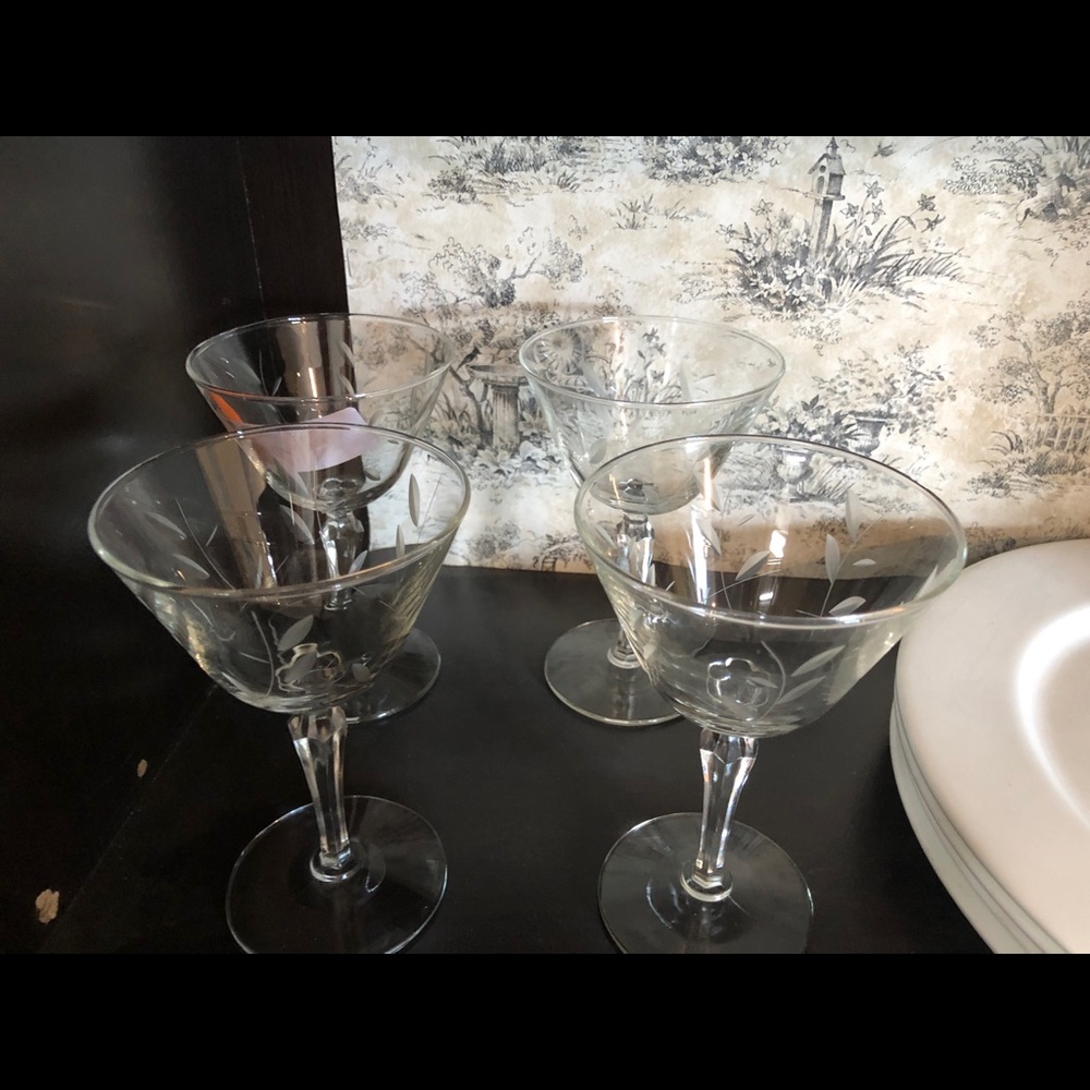 Set of etched glasses